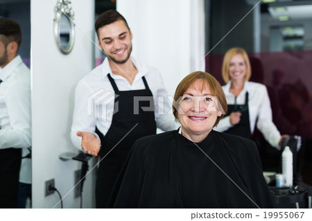 Barber makes the cut for woman Barber makes the cut for woman 19955067