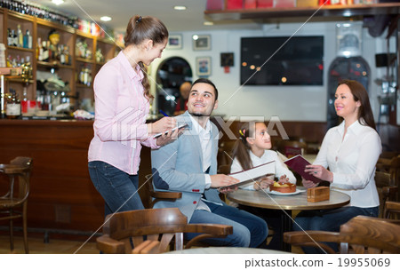 Waitress serving family of three 19955069