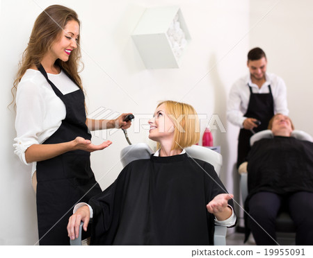 Woman washing head in beauty shop Woman washing head in beauty shop 19955091
