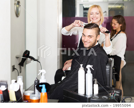 man in the barbershop 19955094