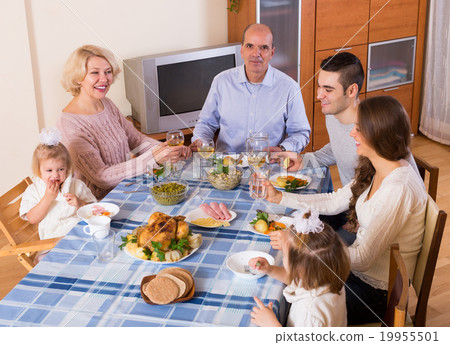 Family at the dining table Family at the dining table 19955501