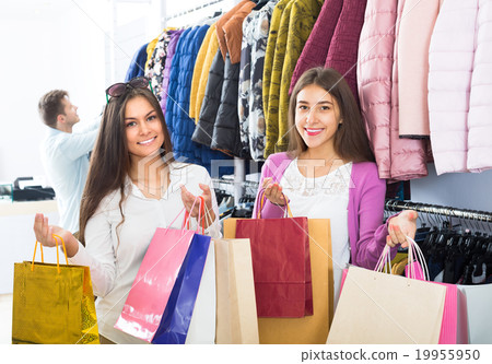 Young adults with purchases in shop 19955950