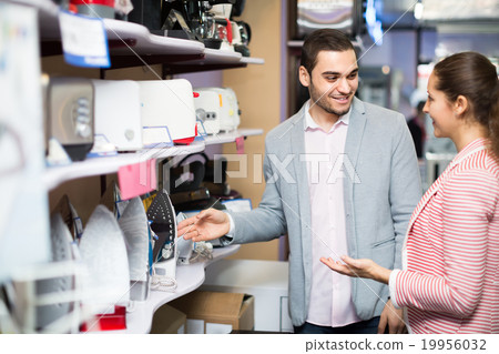 Couple choosing iron in hypermarket 19956032