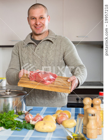 Man in his kitchen 19957218
