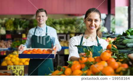 Stuff in apron selling sweet oranges, lemons and tangerines Stuff in apron selling sweet oranges, lemons and tangerines 19958164