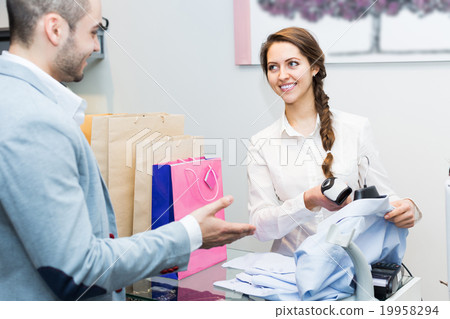 Client paying for new apparel at store 19958294