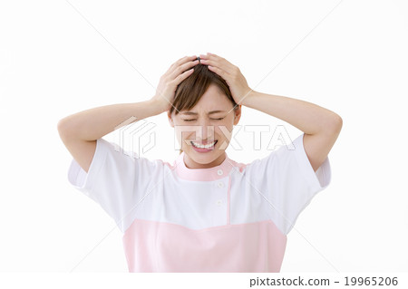 A woman holding a head 19965206