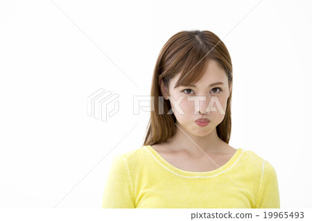 A woman with a sweet face 19965493