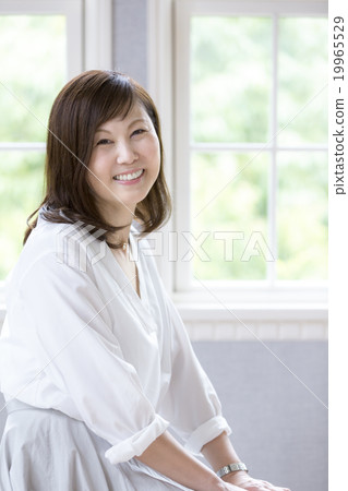 Japanese women in their 40's 19965529