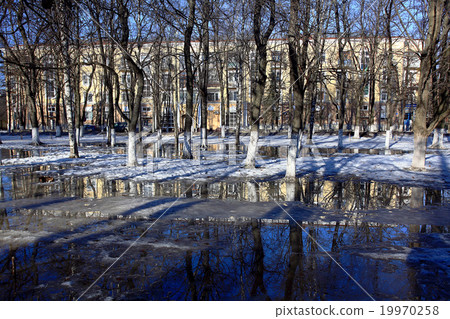 city park spring thaw America 19970258