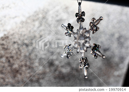 snow background on glass snowflake 19970914