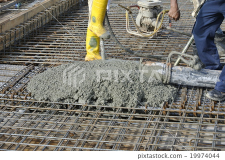 casting concrete using concrete hose 19974044