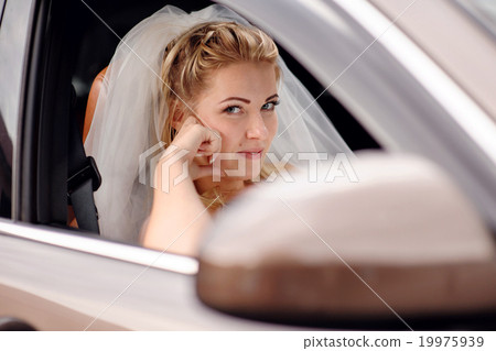 Bride blonde in a wedding car Bride blonde in a wedding car 19975939