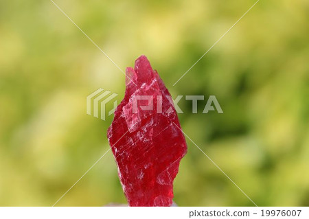 Rose pyroxene 19976007