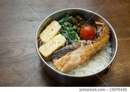 Salt-grilled bento box lunch 19976486