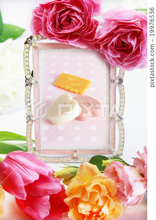 Flower bloom photo frame Flower bloom photo frame 19976536