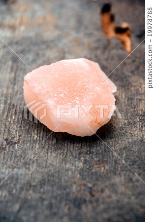 Himalayan pink crystal salt 19978788