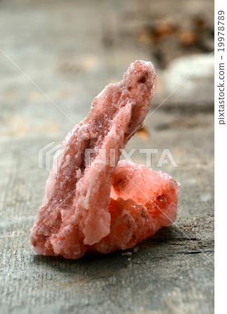 Himalayan pink crystal salt 19978789