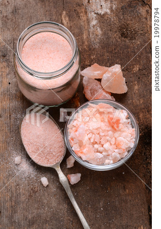 Himalayan pink crystal salt 19978794
