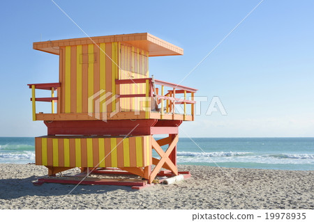 Lifeguard house on a clear sunny day Lifeguard house on a clear sunny day 19978935