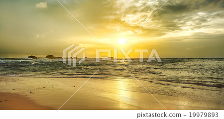 Golden sunset over the sea. Panorama 19979893