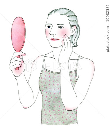 看有微笑的婦女一個鏡子 19982583