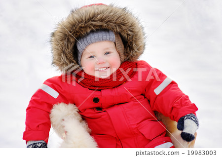Winter portrait of toddler Winter portrait of toddler 19983003