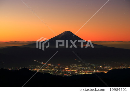 Mt. Fuji at the dawn and the light of the Kofu basin from Jinpu Mountain 19984501