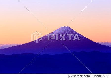 從山上看到的黎明富士山 19984850