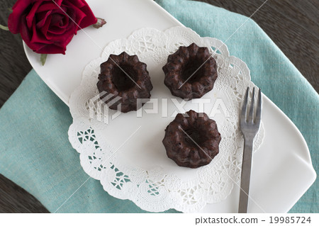Chocolate cannele Chocolate cannele 19985724