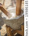 pounding mochi  19986185