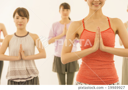 A woman who plays hot yoga A woman who plays hot yoga 19989927