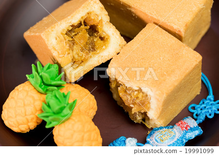 Pineapple cake 19991099