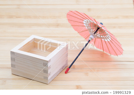 Miniature of sake and umbrella 19991329