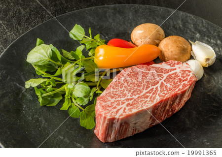 High-quality Japanese beef steak high-quality Japanese beef steak sizzl High-quality Japanese beef steak high-quality Japanese beef steak sizzl 19991365