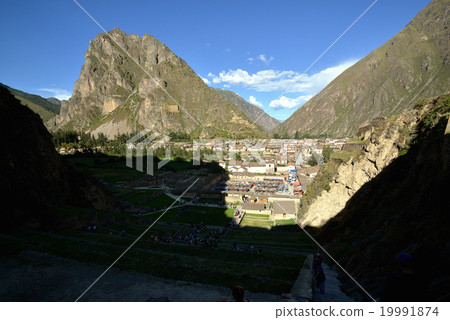 Olan Tay Tambo village overlooked from the ruins 19991874