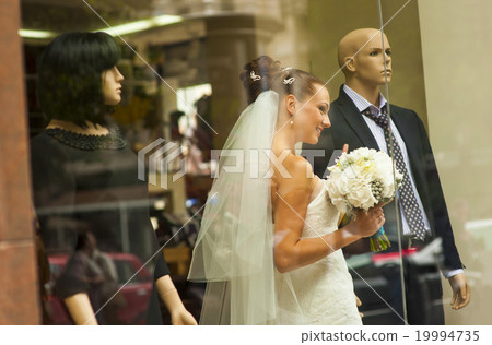 The bride in showcase. 19994735