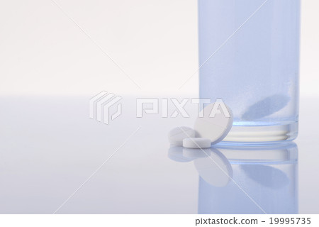 Pills and water in a glass. Pills and water in a glass. 19995735