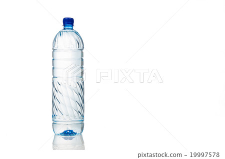 Single refreshing mineral water in plastic bottle 19997578