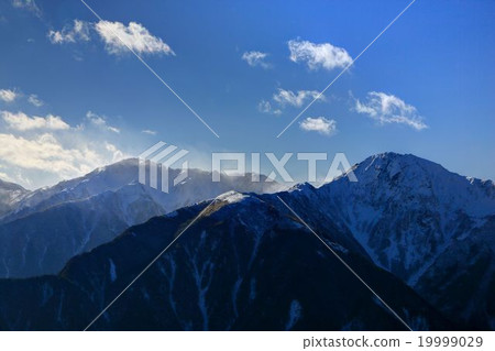 Fenghuang Miyama · Snow smoke rising from the Yakushidake-dake Kita-dake · Mt. Nakanoda 19999029