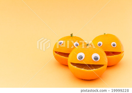 Mandarin Orange Three Brothers: wiggly-eyed mandarin brothers 19999228