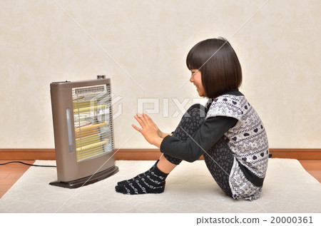 女孩們在爐子裡溫暖 20000361