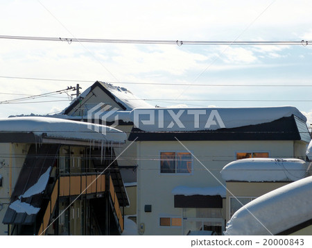 Winter fine weather in the snow country 20000843