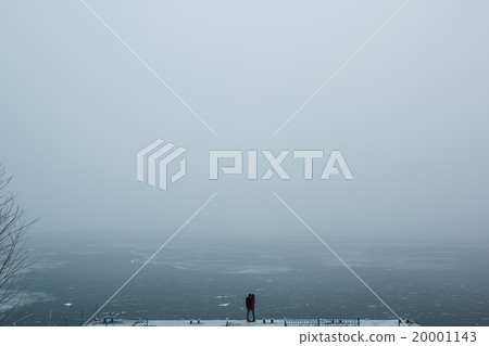 beautiful young couple standing on a pier beautiful young couple standing on a pier 20001143