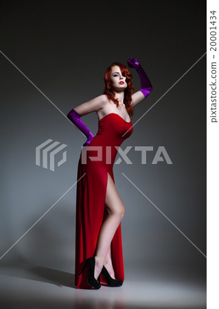 Woman dressed like Jessica Rabbit 20001434