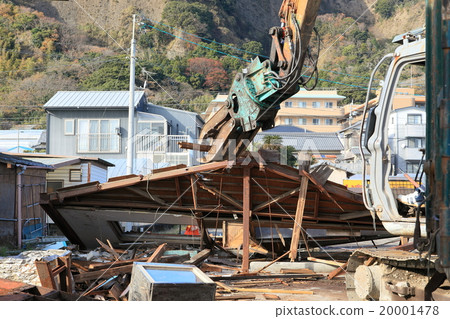 Construction site dismantling work business heavy machinery earthquake collapsed 20001478