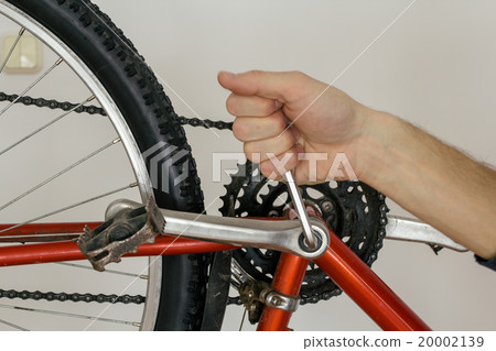Bicycle pedal repairing Bicycle pedal repairing 20002139