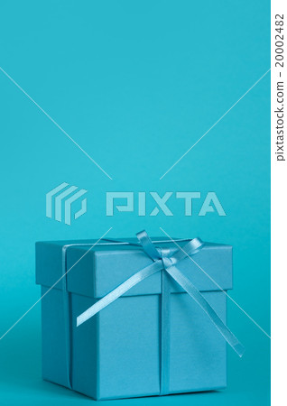 Blue gift box with ribbon 20002482