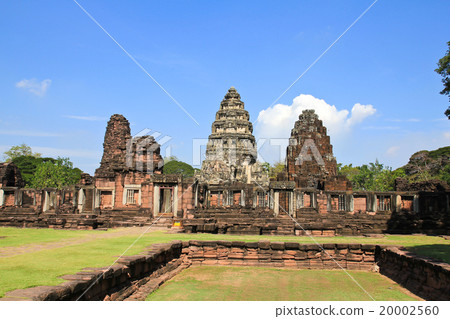 View of the historic Prasat Hin Phimai Castle View of the historic Prasat Hin Phimai Castle 20002560