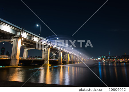 Beautiful rainbow bridge in South Korea 20004032